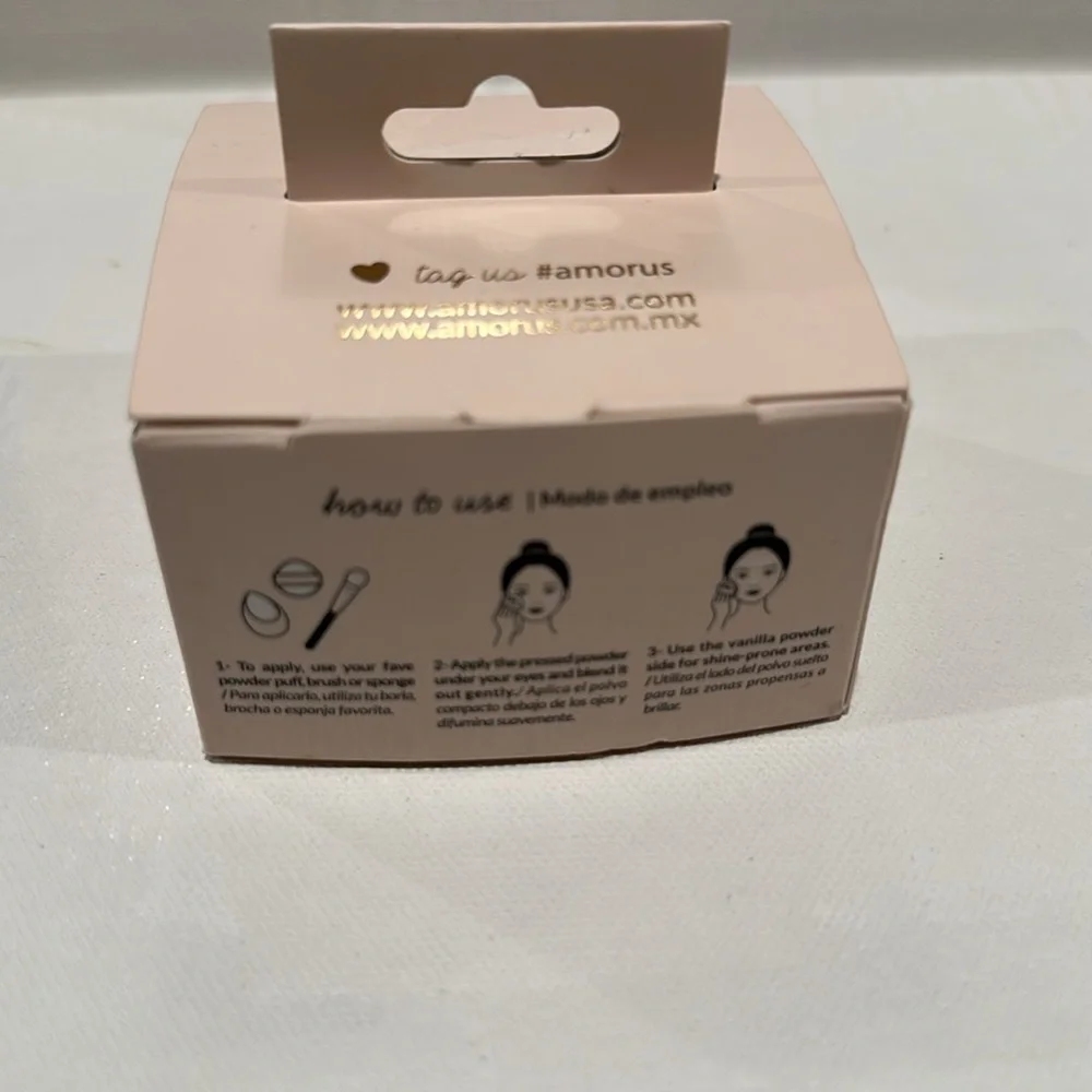 Amor Us Duo Setting Powder for Face and Under Eyes.